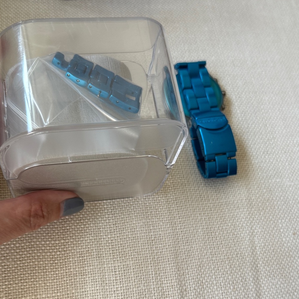 Swatch Full-Blooded Cyan Unisex Watch with case and links - Picture 5 of 5